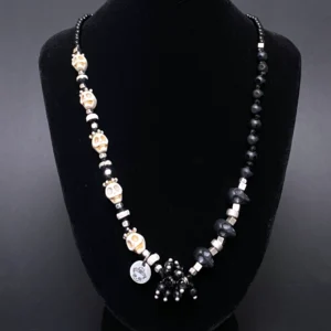 Collar y Pulsera Artesanal Calaveras con Borla